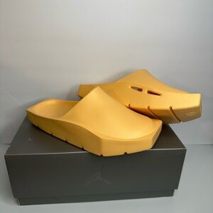 Jordan Woman’s Slides Hex Mule DX6405-200 "CELESTIAL GOLD"